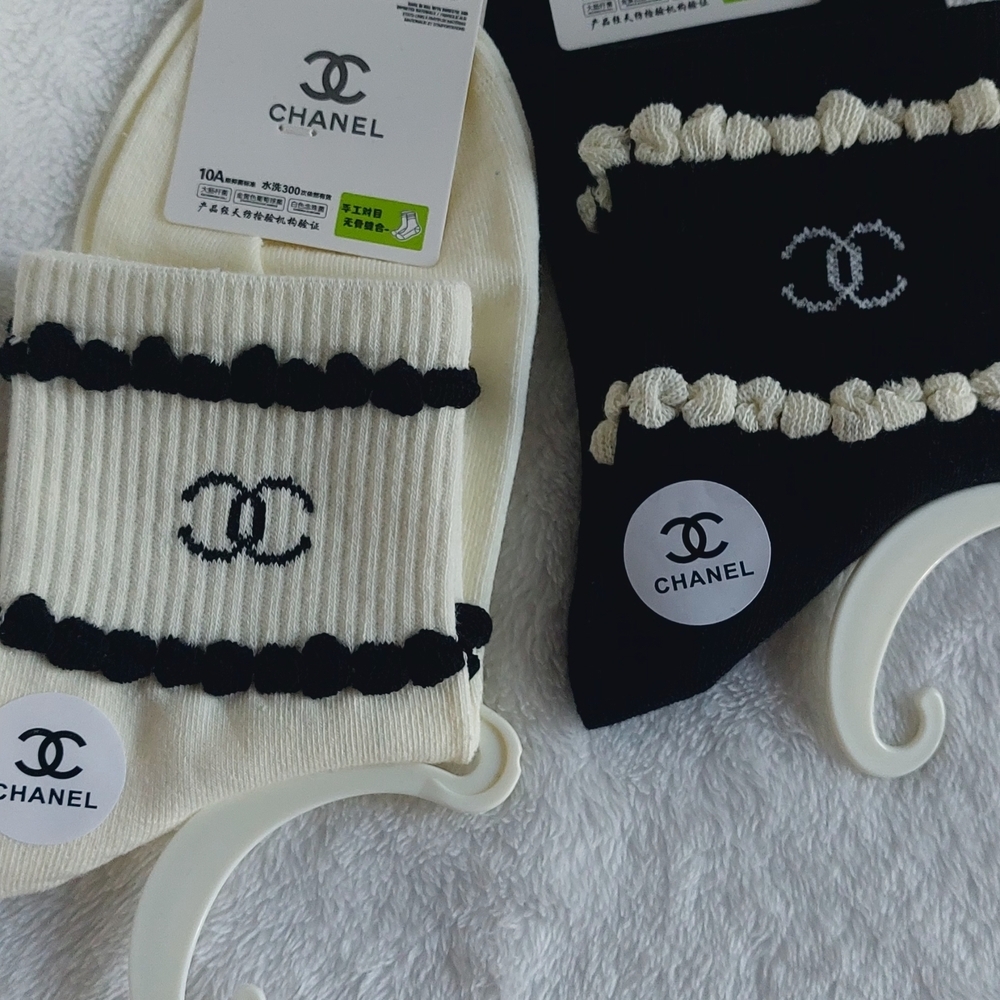 2 Pair of socks. 1 White trimmed n Black, 1 Black trimmed n White Women Size 7-9